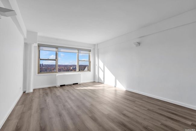 Living Room | Image 8