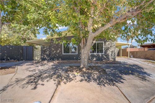 153 Sir Thomas Dr, Las Vegas, NV, 89110-4833 | Card Image