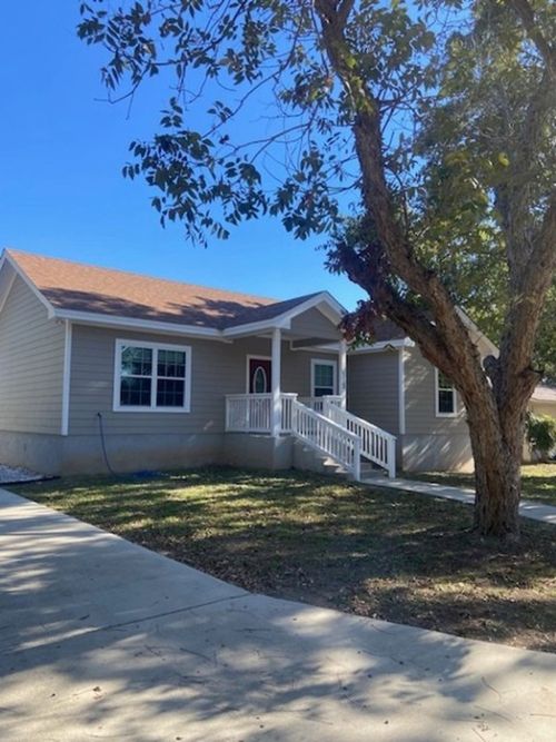 112 Palmo Dr, Luling, TX, 78648-3535 | Card Image