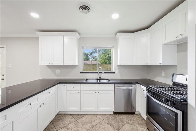 4655 Dellwood Ln, House other with 3 bedrooms, 2 bathrooms and null parking in Beaumont TX | Image 7