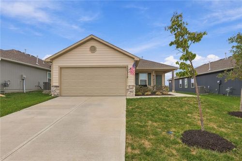 20312 W 193rd Ln, Spring Hill, KS, 66083-5603 | Card Image