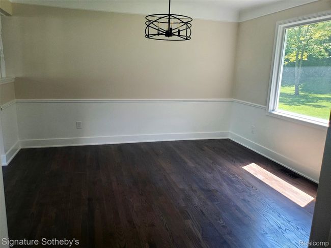 Formal dinning room | Image 4