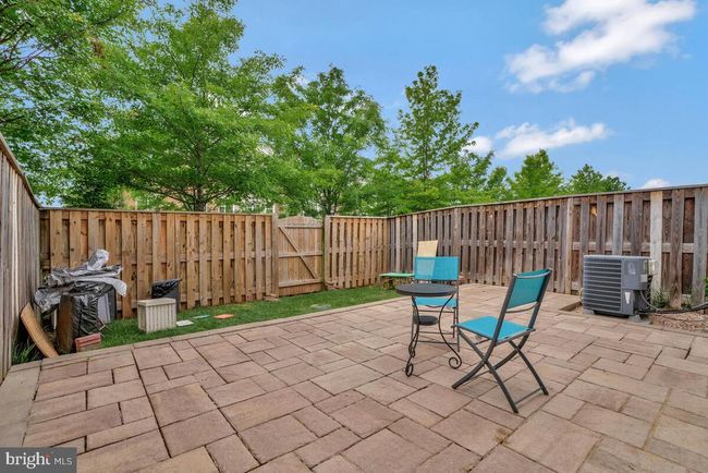 42523 Benfold Sq, Townhouse with 3 bedrooms, 3 bathrooms and null parking in BRAMBLETON VA | Image 27