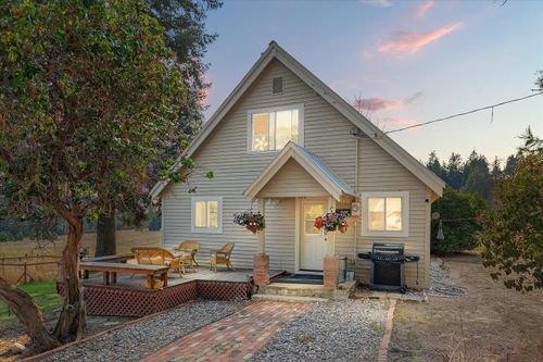 8410 W Valley Rd, Clayton, WA, 99110-9617 | Card Image