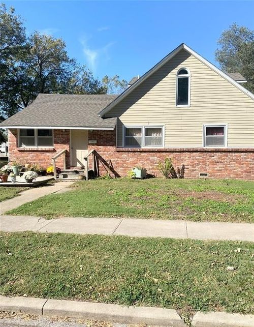 410 S Chestnut St, Iola, KS, 66749-3222 | Card Image