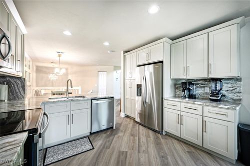 27113 Oakwood Lake Dr, BONITA SPRINGS, FL, 34134-2605 | Card Image