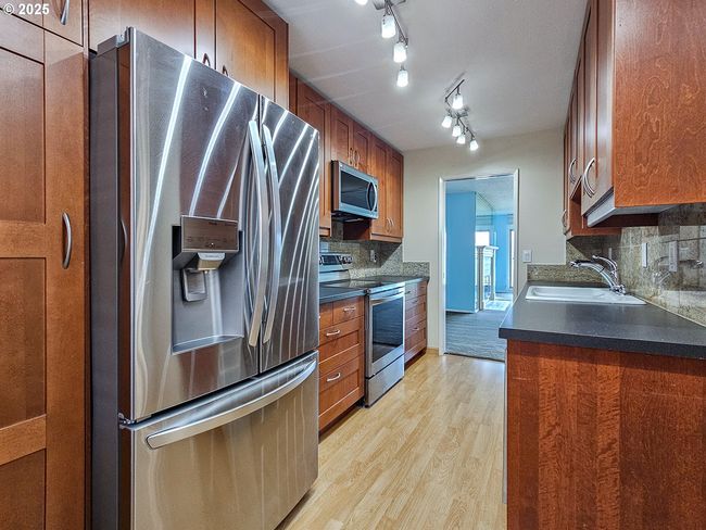 BLDG-25 - 213 Oswego Smt, Condo with 2 bedrooms, 2 bathrooms and 1 parking in Lake Oswego OR | Image 15