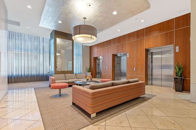 Resident lobby. | Image 32