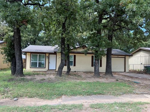3221 Forestdale Ln, Balch Springs, TX, 75180-1911 | Card Image