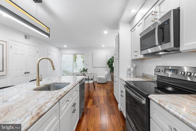 2203 Race St, Townhouse with 3 bedrooms, 3 bathrooms and null parking in PHILADELPHIA PA | Image 4