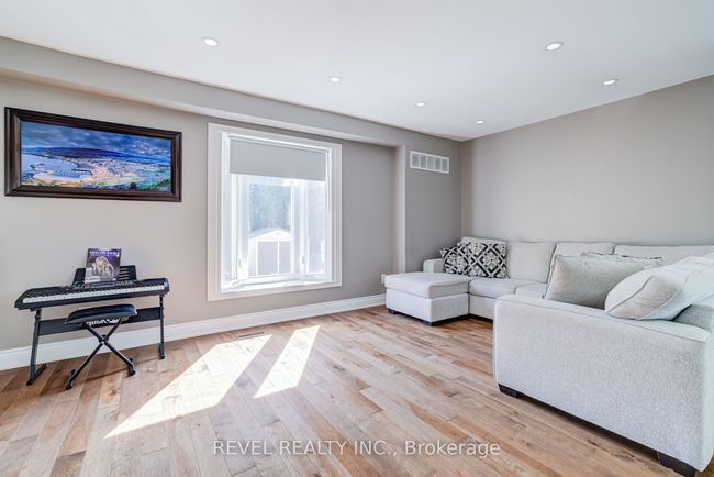 524 Fergo Ave, House attached with 4 bedrooms, 3 bathrooms and 2 parking in Mississauga ON | Image 11