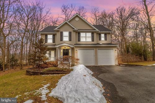 665 Braeburn Dr, MARTINSBURG, WV, 25403-7330 | Card Image