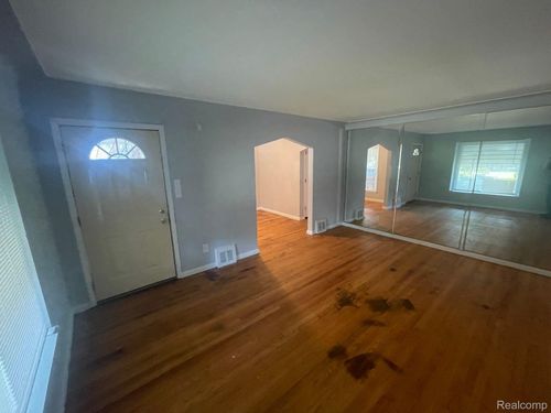 19412 Sussex St, Detroit, MI, 48235-2051 | Card Image