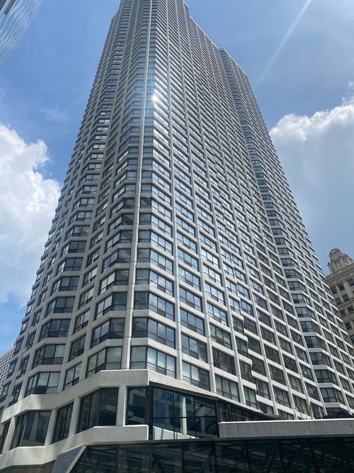 b4-405 N Wabash Ave, Chicago, IL, 60611-3591 | Card Image