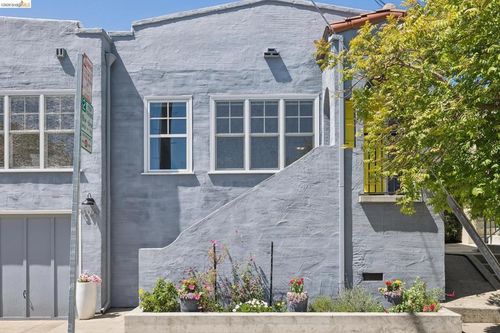 390 43rd St, Oakland, CA, 94609-2223 | Card Image