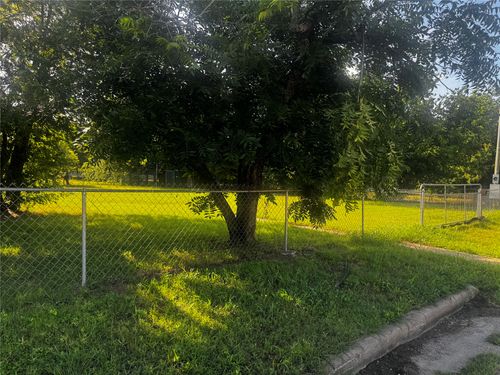 415 Se 5th St, Mineral Wells, TX, 76067-5931 | Card Image