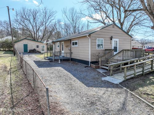 816 Gilbert Ave, Maryville, TN, 37804-2719 | Card Image