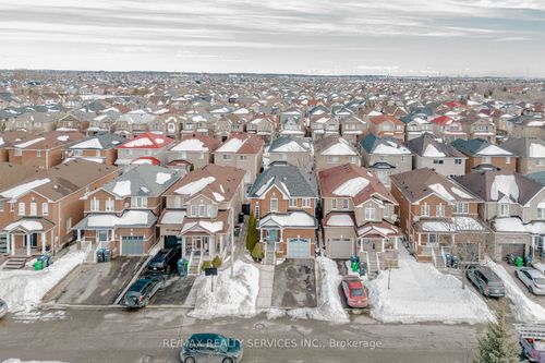 47 Oakmeadow Dr, Brampton, ON, L7A2L9 | Card Image