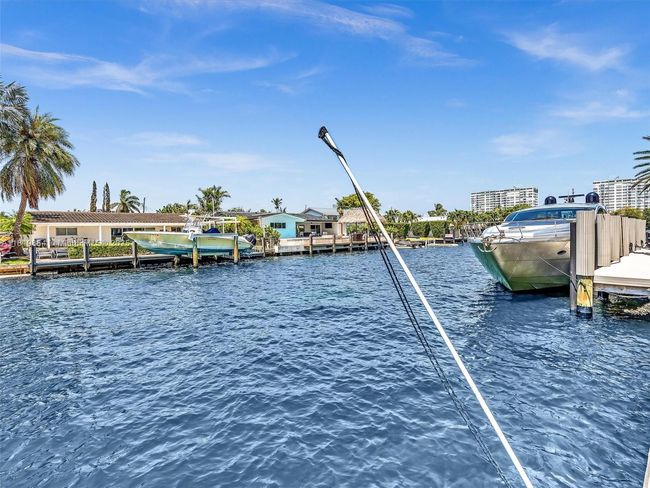 101 - 11900 N Bayshore Dr, Condo with 2 bedrooms, 2 bathrooms and null parking in North Miami FL | Image 4
