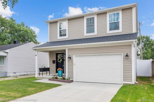 38 E Dallas Ave, Madison Heights, MI, 48071-4006 | Card Image