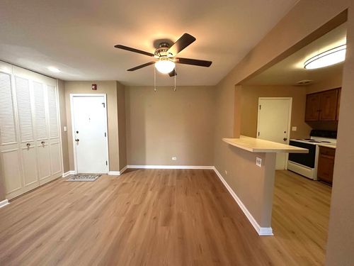 b102-2311 S Goebbert Rd, Arlington Heights, IL, 60005-4137 | Card Image