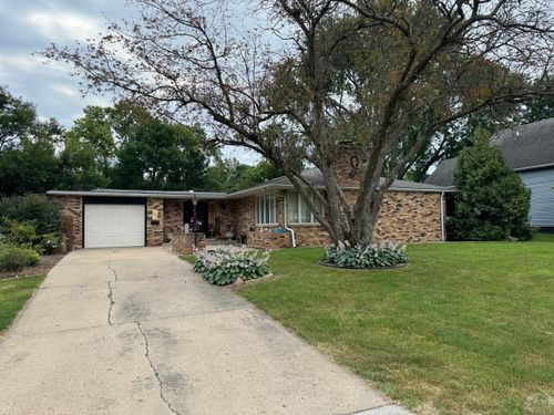 206 S Pine St, Delavan, IL, 61734 | Card Image