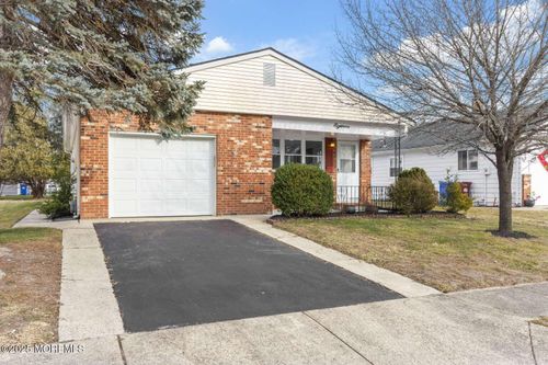 18 La Terraza Dr, Toms River, NJ, 08757-5748 | Card Image