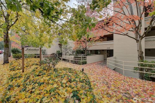 106-3055 80th Ave Se, Mercer Island, WA, 98040-2955 | Card Image