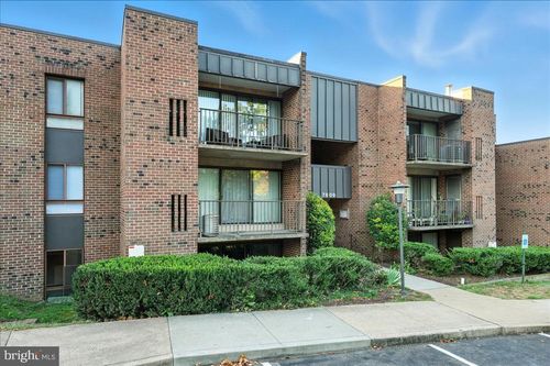 apt-101-7809 Dassett Ct, ANNANDALE, VA, 22003-4812 | Card Image
