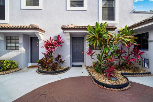 11604 Nw 11th St, Pembroke Pines, FL, 33026-3837 | Card Image