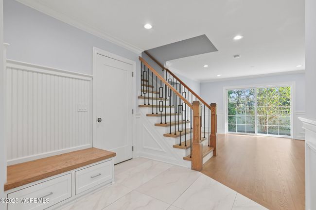 foyer/living room | Image 6