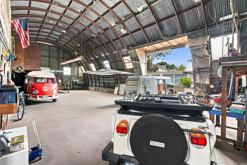 119 Dewey St, Pacific Grove, CA 93950