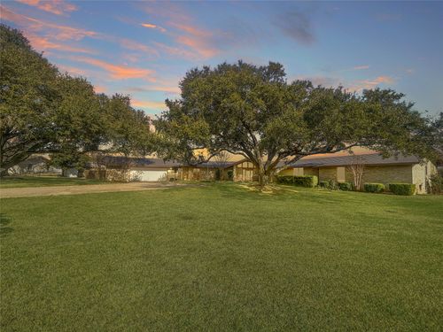 903 N Hoover Ave, Cameron, TX, 76520-2938 | Card Image
