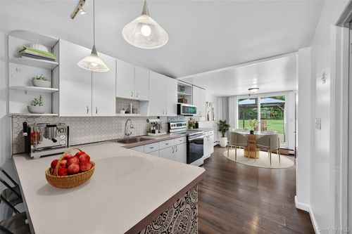 39 Hillcrest Trl, Monroe, NY, 10950-6656 | Card Image