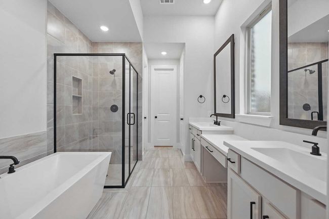 Primary Bathroom | Image 15