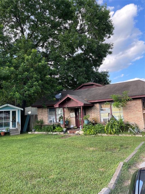 9816 Fulton St, Houston, TX, 77076-4935 | Card Image