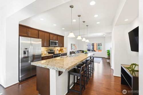 105-10175 156th Ct Ne, Redmond, WA, 98052-0018 | Card Image