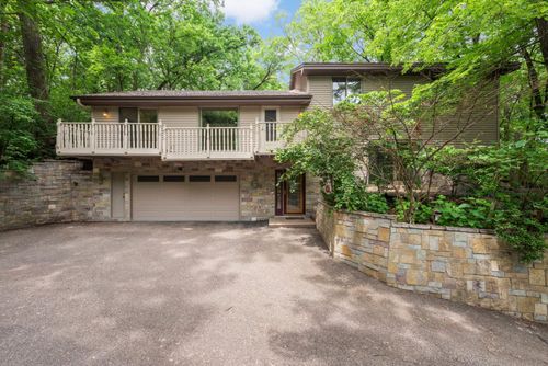 8040 Lea Rd, Bloomington, MN, 55438-1258 | Card Image