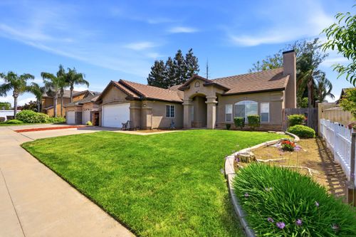 2857 E Ryan Ln, Fresno, CA, 93720-4493 | Card Image