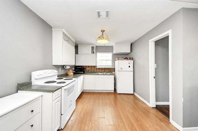 Apartment kitchen | Image 40