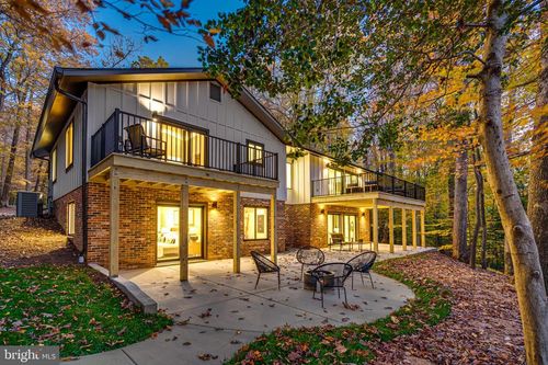 108 Interpromontory Rd, GREAT FALLS, VA, 22066-3217 | Card Image