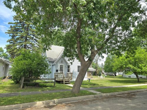 1020 8th St, International Falls, MN, 56649-2521 | Card Image