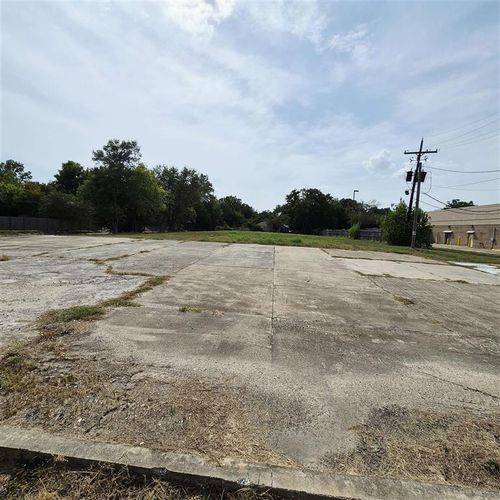 2016 Gerstner Memorial Dr, Lake Charles, LA, 70601-8060 | Card Image