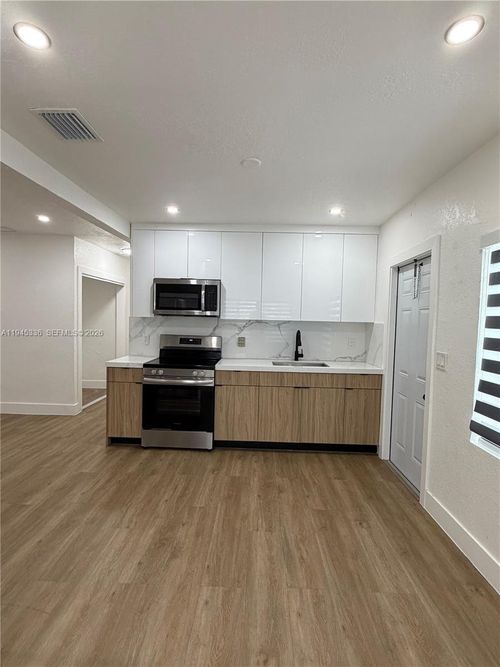 apt-2-12400 Ne 11th Ct, North Miami, FL, 33161-5845 | Card Image