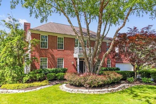 7631 Kestrel Way W, Dublin, OH, 43017-8255 | Card Image