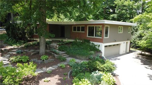 294 Algonquin Dr, Waterloo, ON, N2L2S8 | Card Image