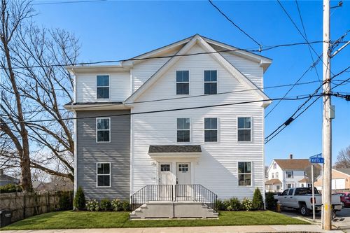 36 Evarts St, Newport, RI, 02840-1697 | Card Image
