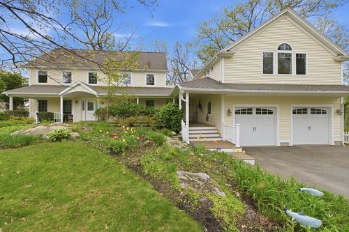 9 Woodcliffe Rd, Lexington, MA, 02421-7831 | Card Image