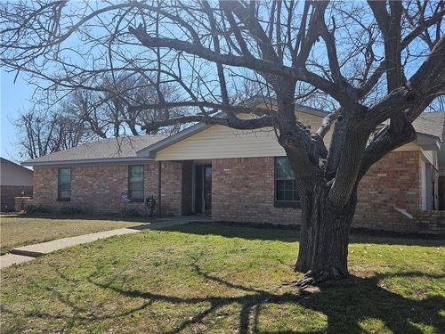 429 Lindenwood Lane W, Hewitt, TX, 76643 | Card Image