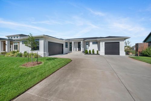 4411 N Sunny Ln, Wichita, KS, 67205-1163 | Card Image